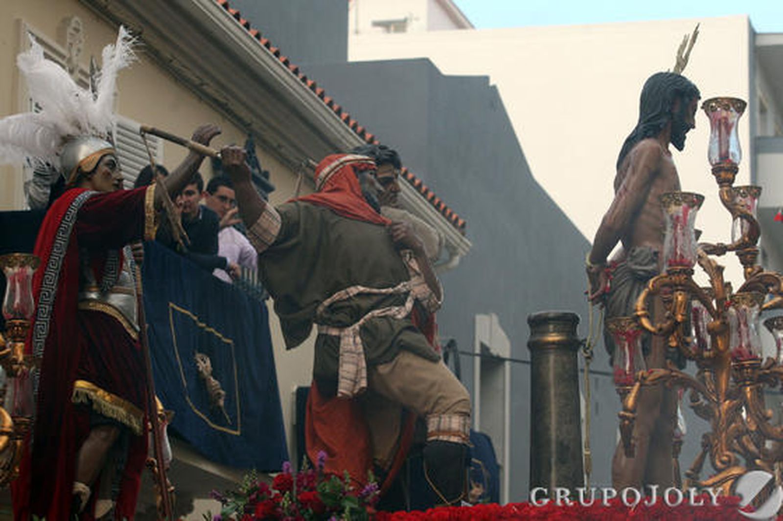 Flagelación y La Estrella por las calles de La Línea.

Foto: Paco Guerrero