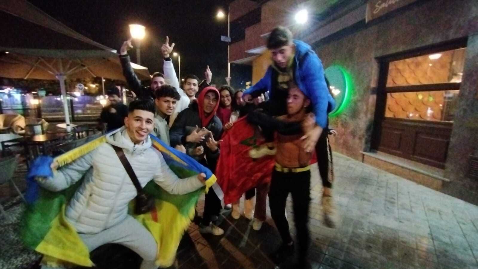 La afición marroquí continúa celebrando la victoria de su equipo