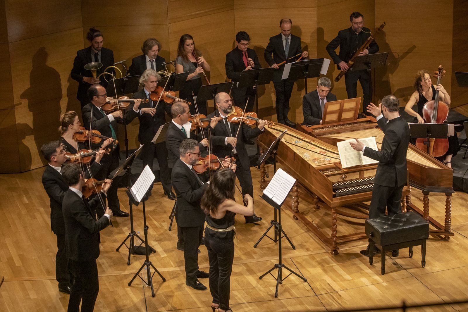 Los violines y vientos de la Barroca obedecen a Cohen en el Espacio Turina