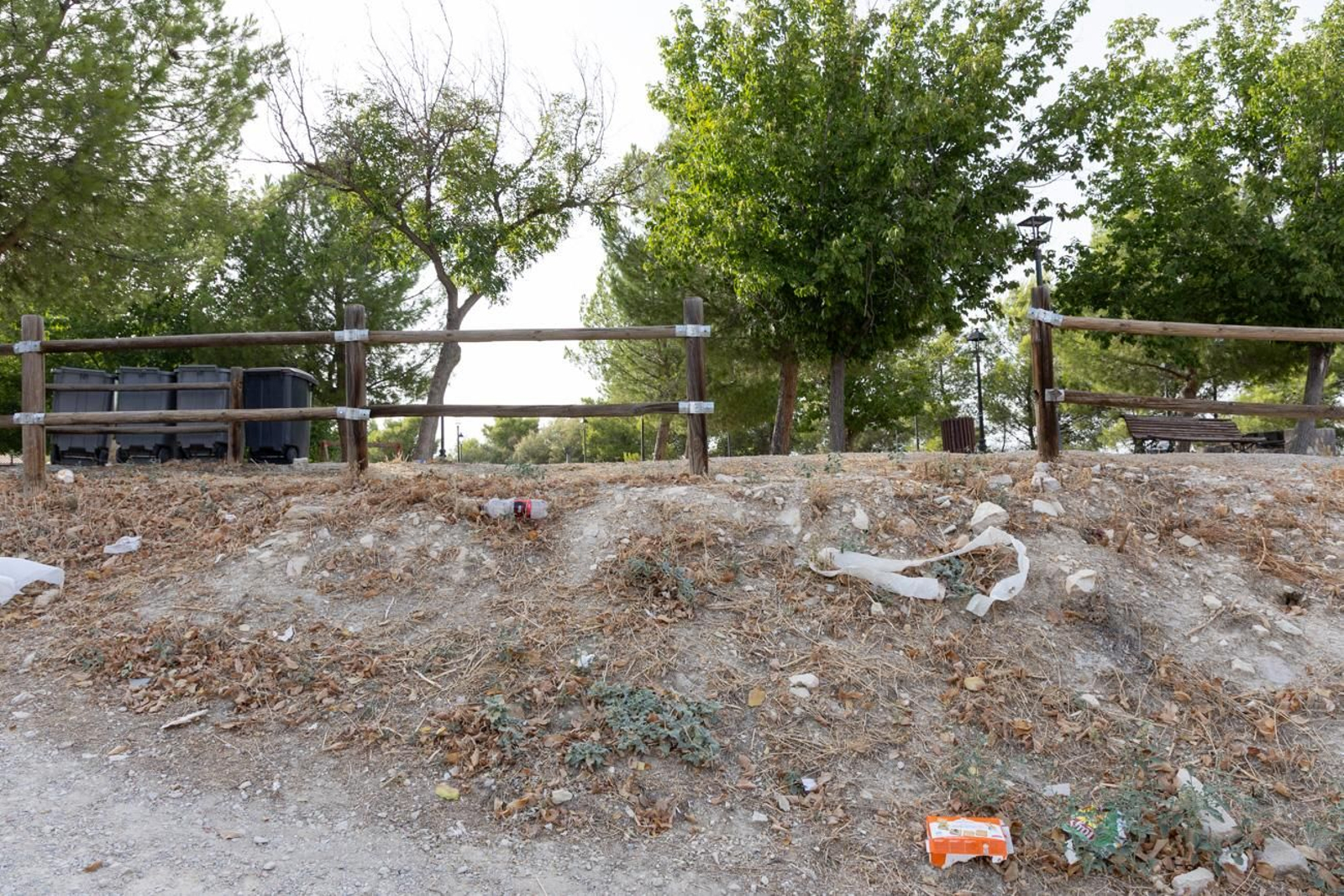 Estado de abandono del parque del Cerro de las Canteras