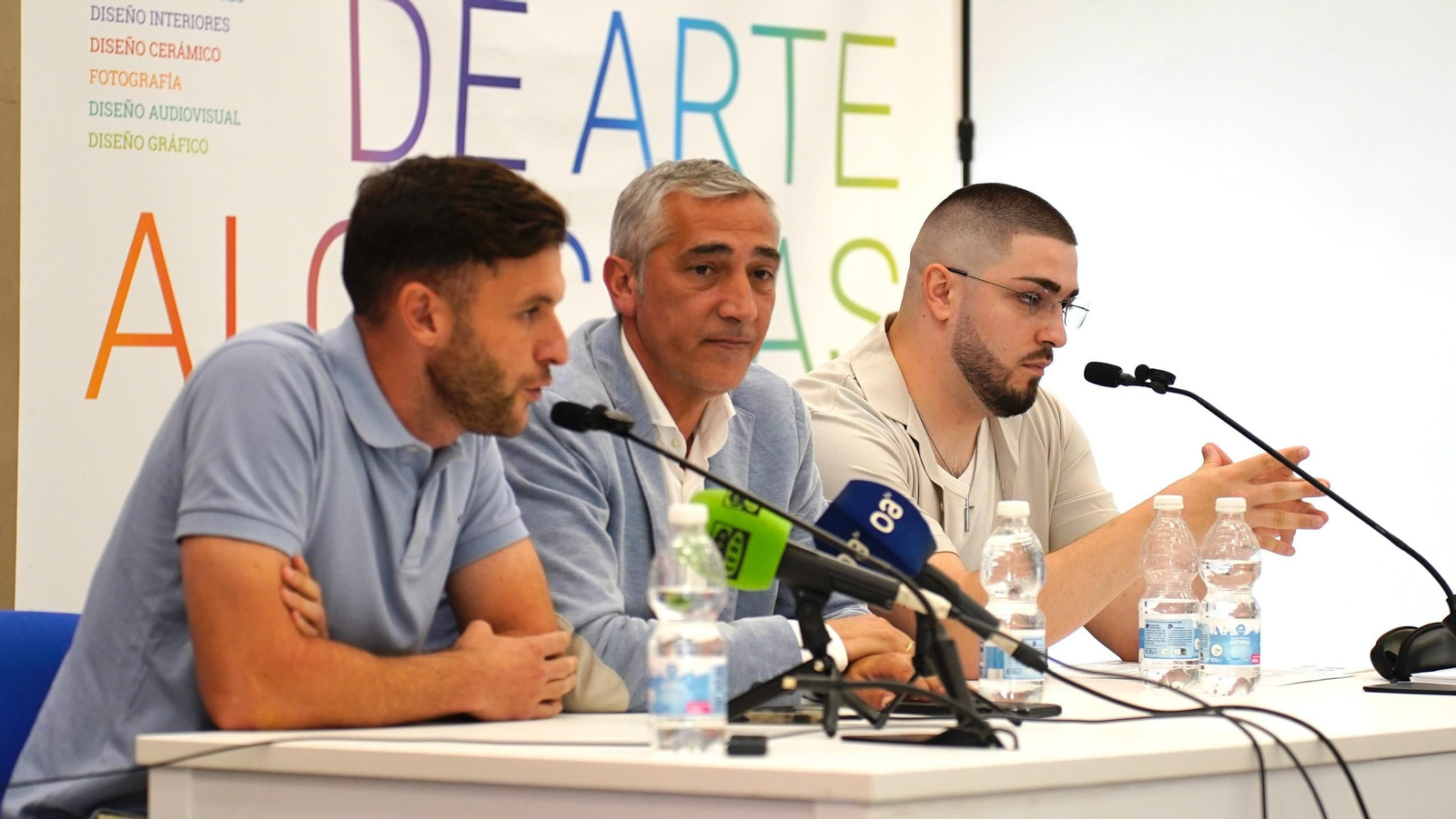 Fotos de la presentación de la campaña de abonados del Algeciras C.F en la Escuela de Arte de Algeciras