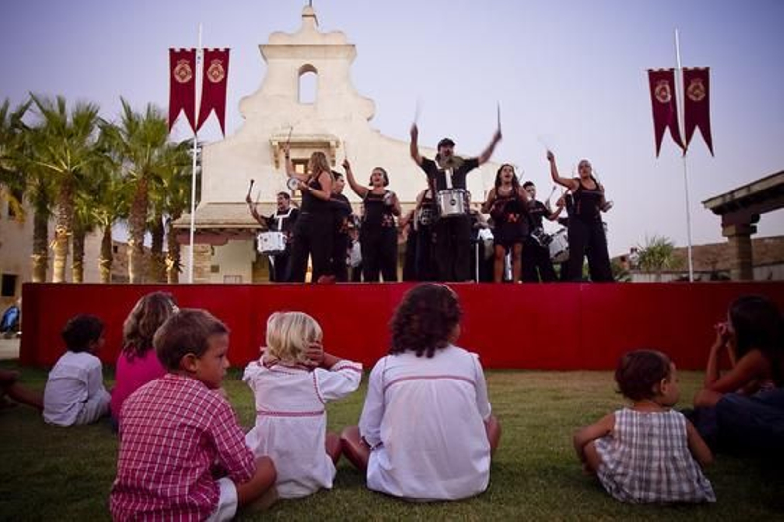 Los gaditanos disfrutan de una noche de cultura ´De sol a sol´. 

Foto: Lourdes de Vicente
