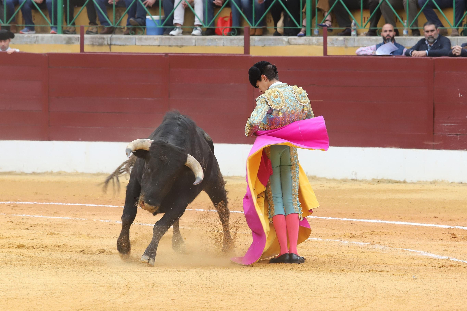 Imágenes de la novillada previa a la Semana Santa en la plaza de toros de La Línea