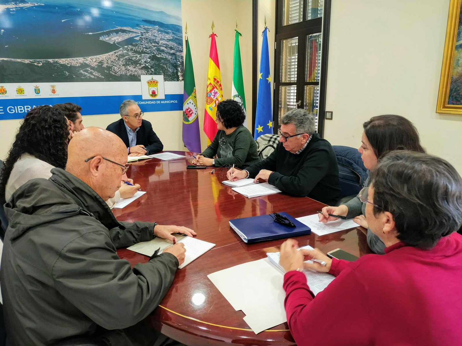Juan Lozano, en la Mancomunidad con los integrantes de la Plataforma por la Sanidad