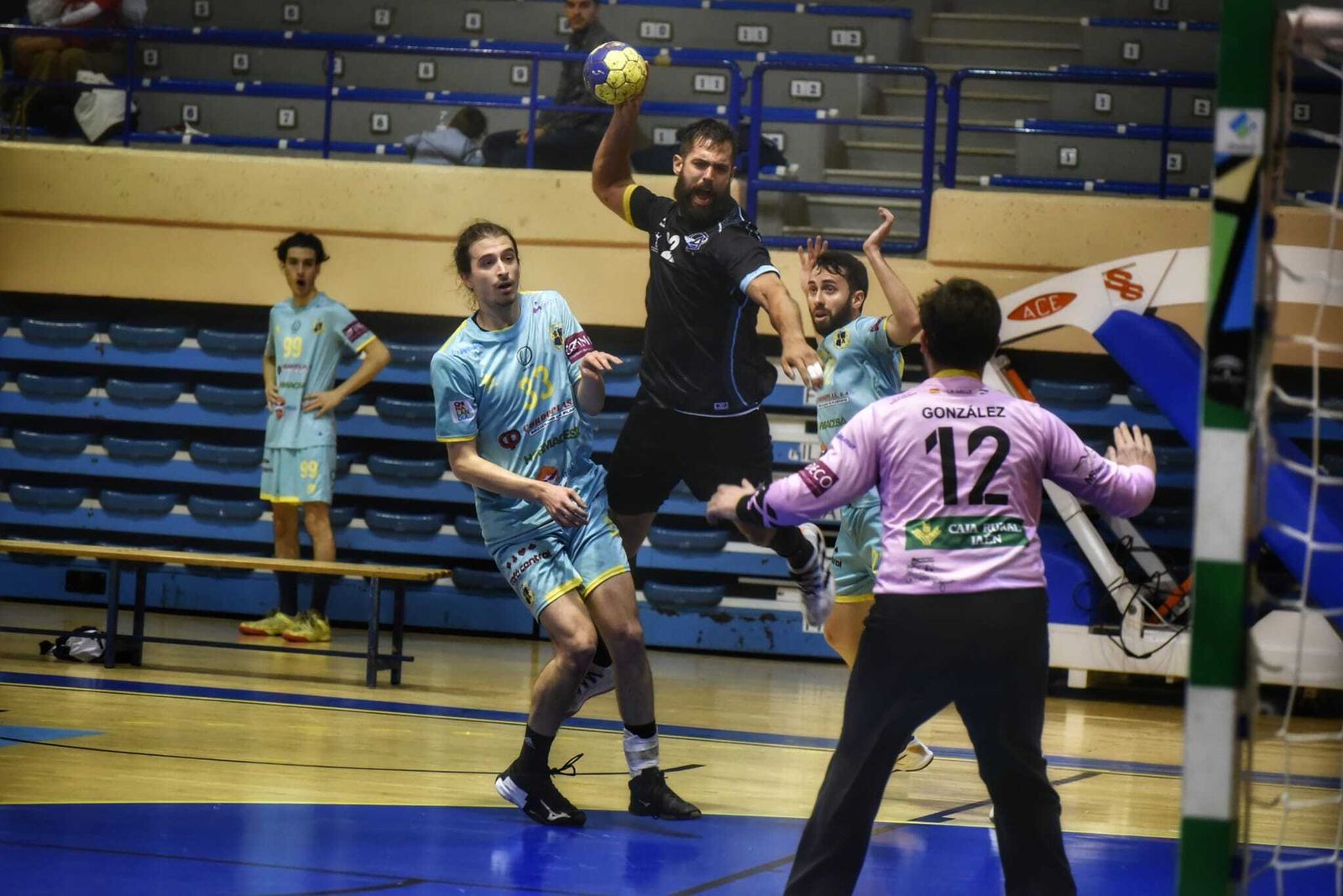 Gonzalo Cervera, que anotó cinco goles, en uno de sus lanzamientos