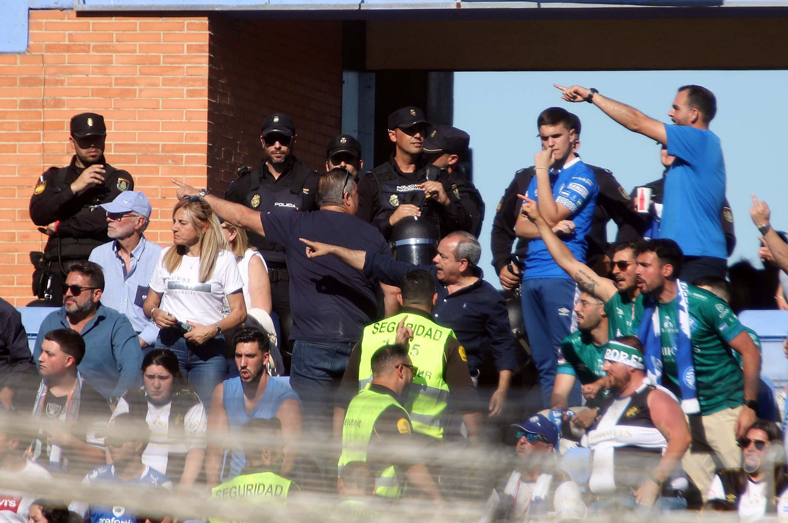 Imágenes del ambiente en el Recre-Jerez
