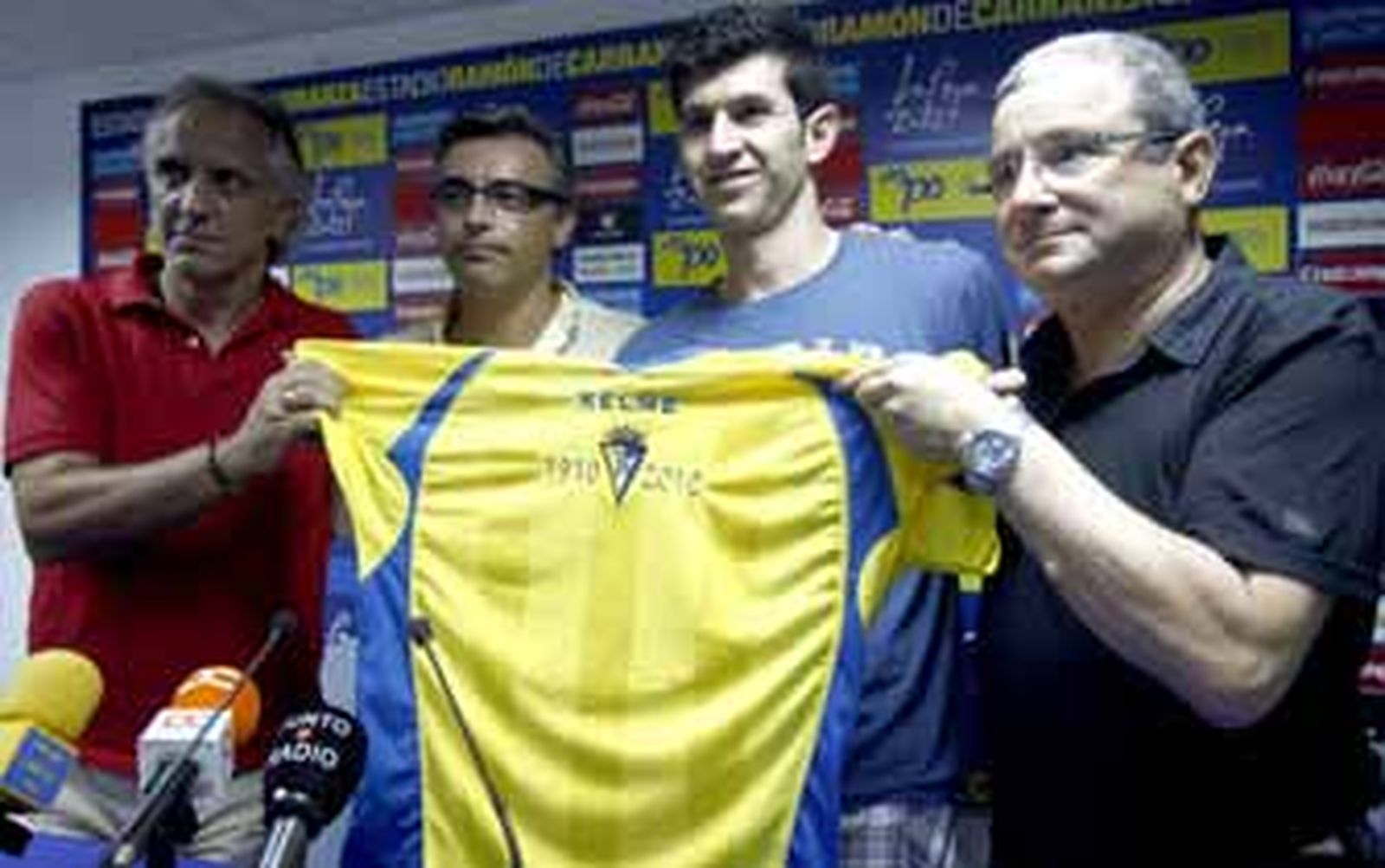 El Cádiz presenta a Juanjo y a Richard Moar