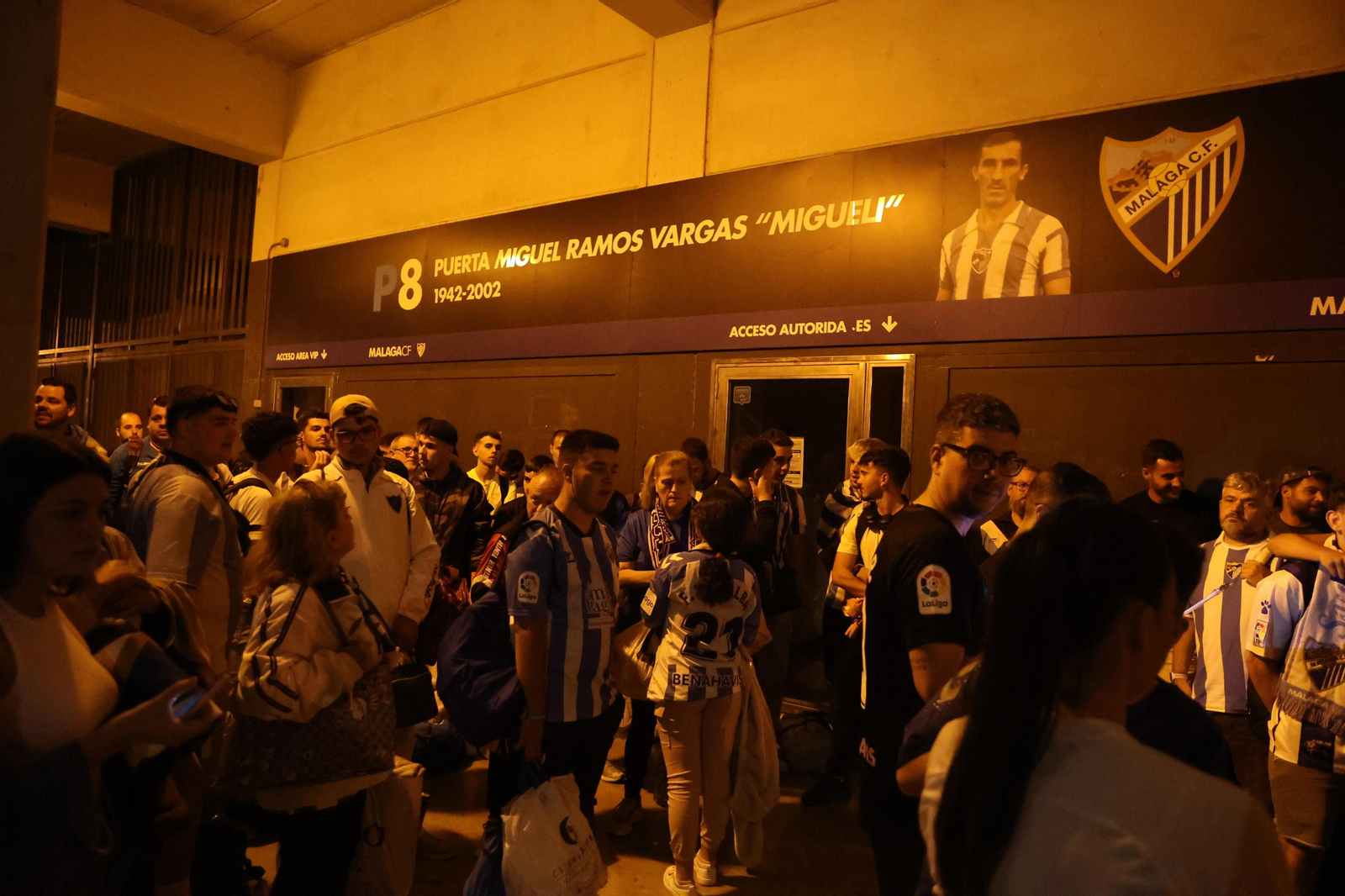 El malaguismo sale para empujar ante la Ponferradina