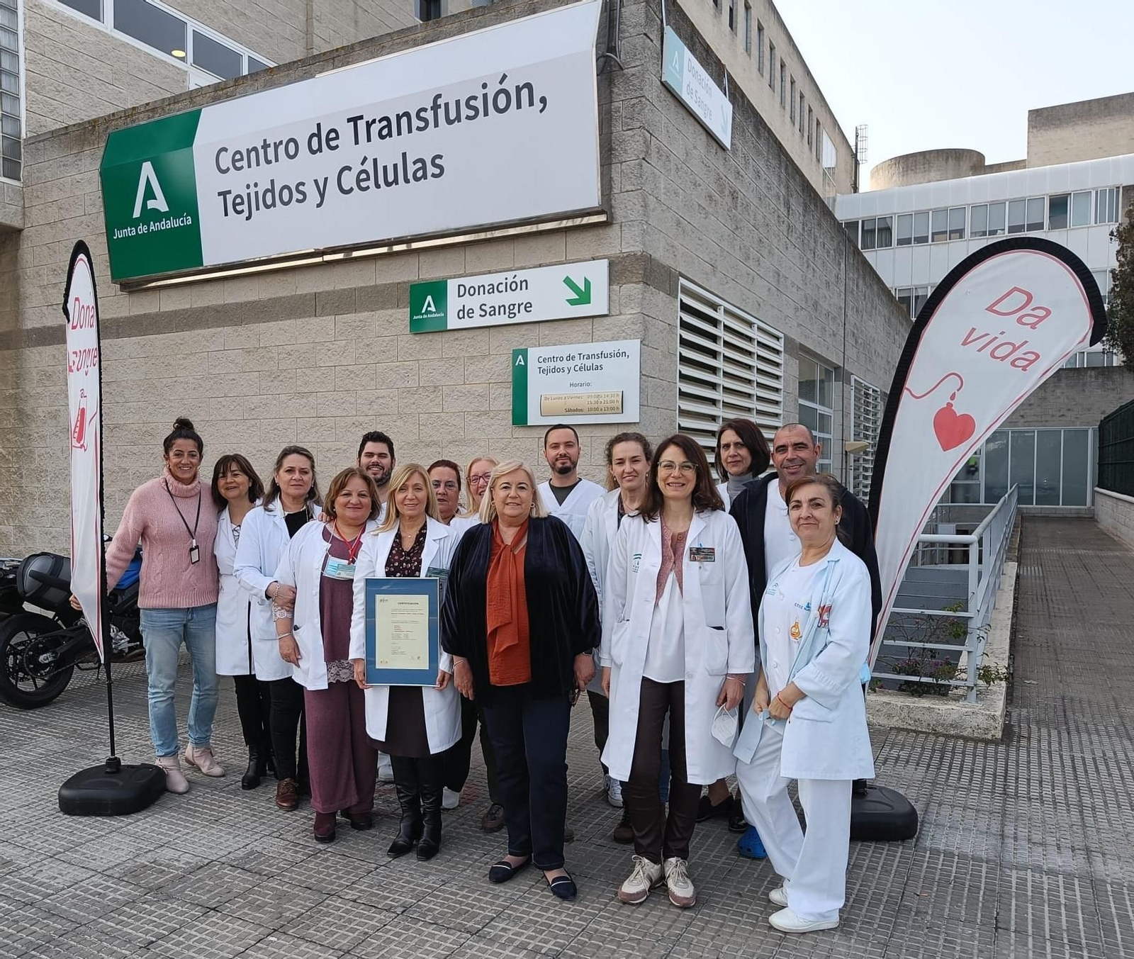 Visita de la delegada de Salud, Manuela Caro, al Centro de Transfusión de Huelva