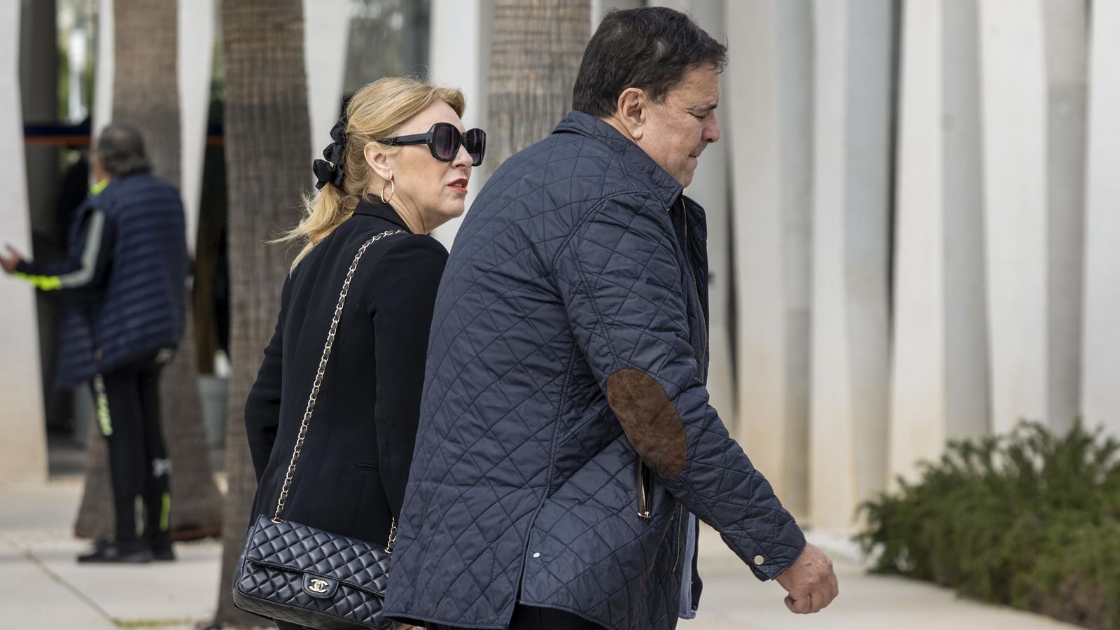 La consejera de Economía y Hacienda de la Junta de Andalucía, Carolina España, a su llegada al tanatorio.