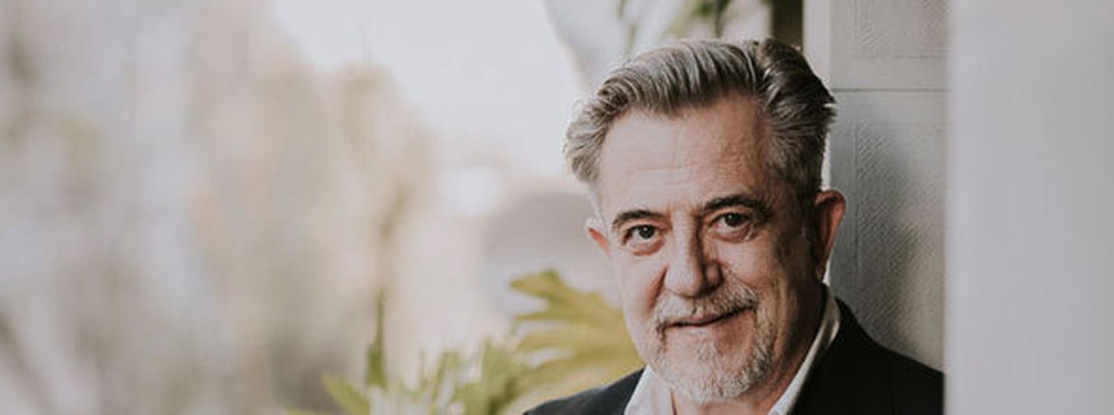 El diseñador promocionando su nueva colección y su perfume