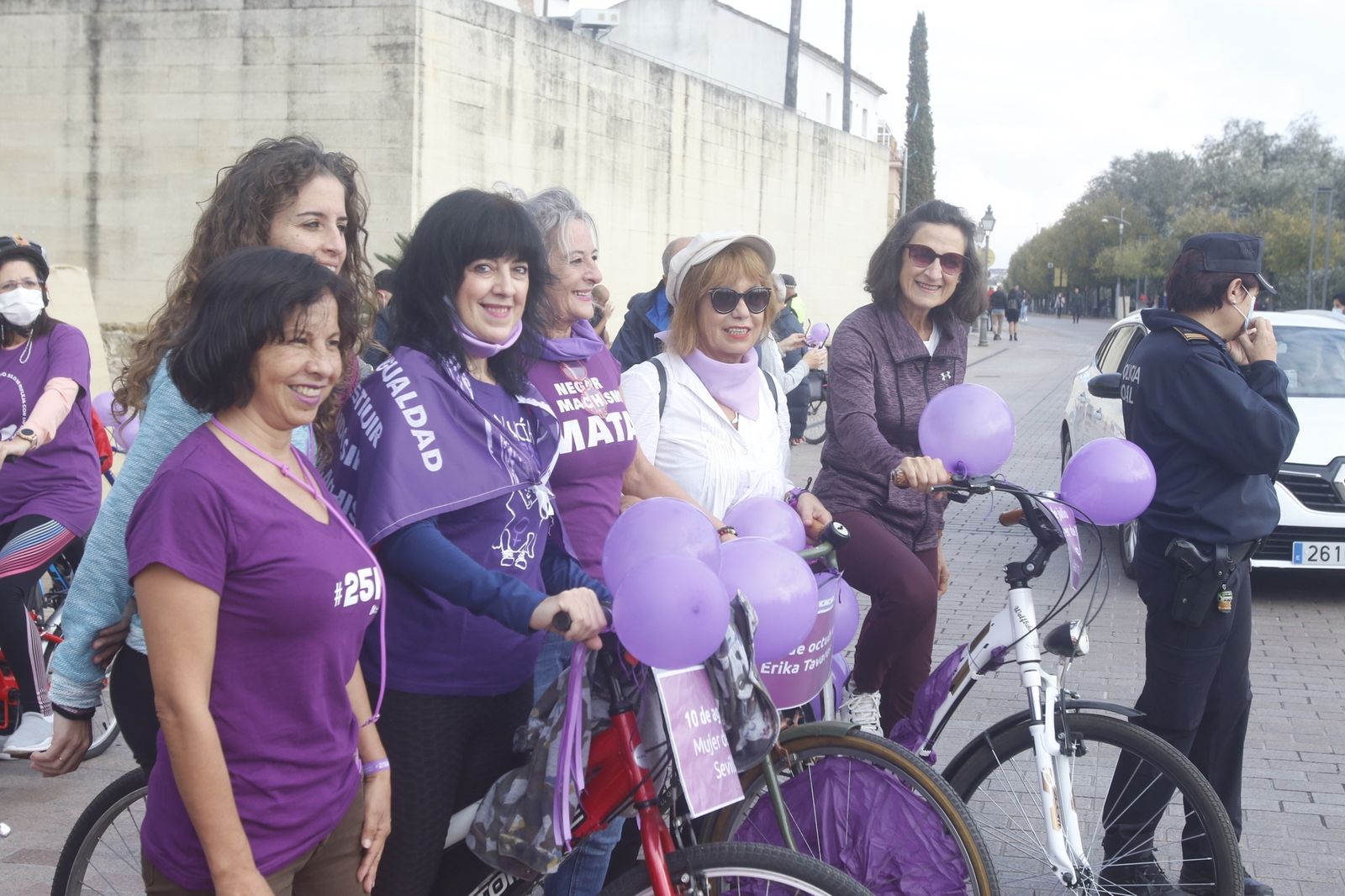 La Marcha En Bici contra la Violencia a las Mujeres en Córdoba, en fotografías