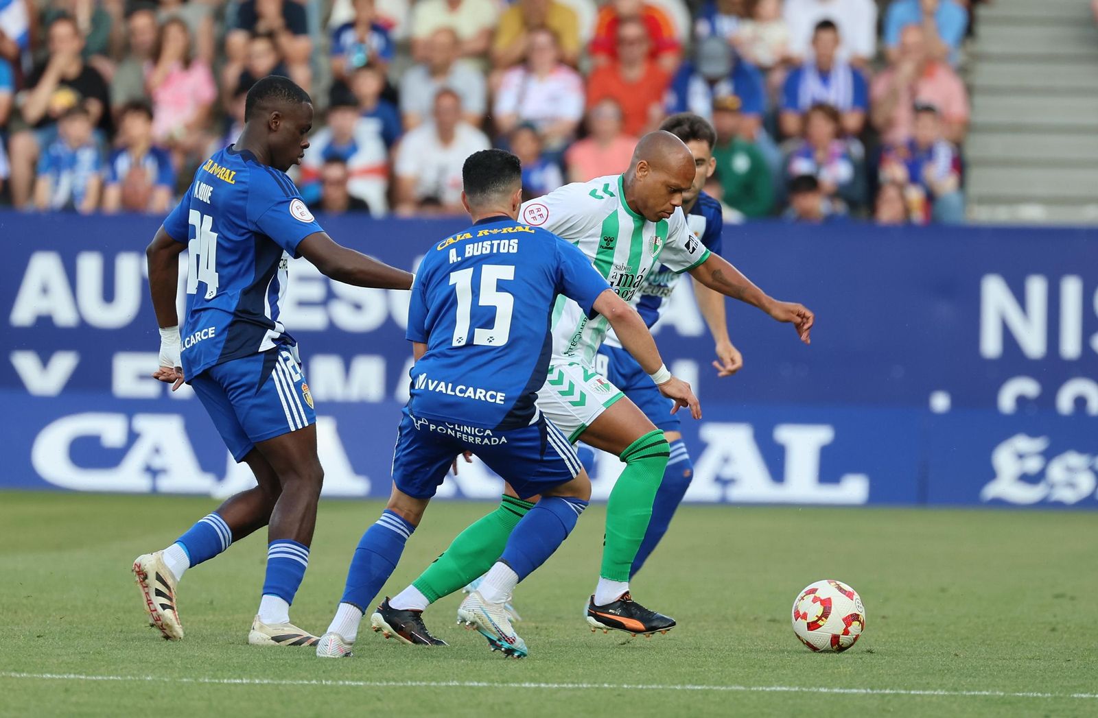Un foto del Ponferradina-Antequera, play off de ascenso a Segunda
