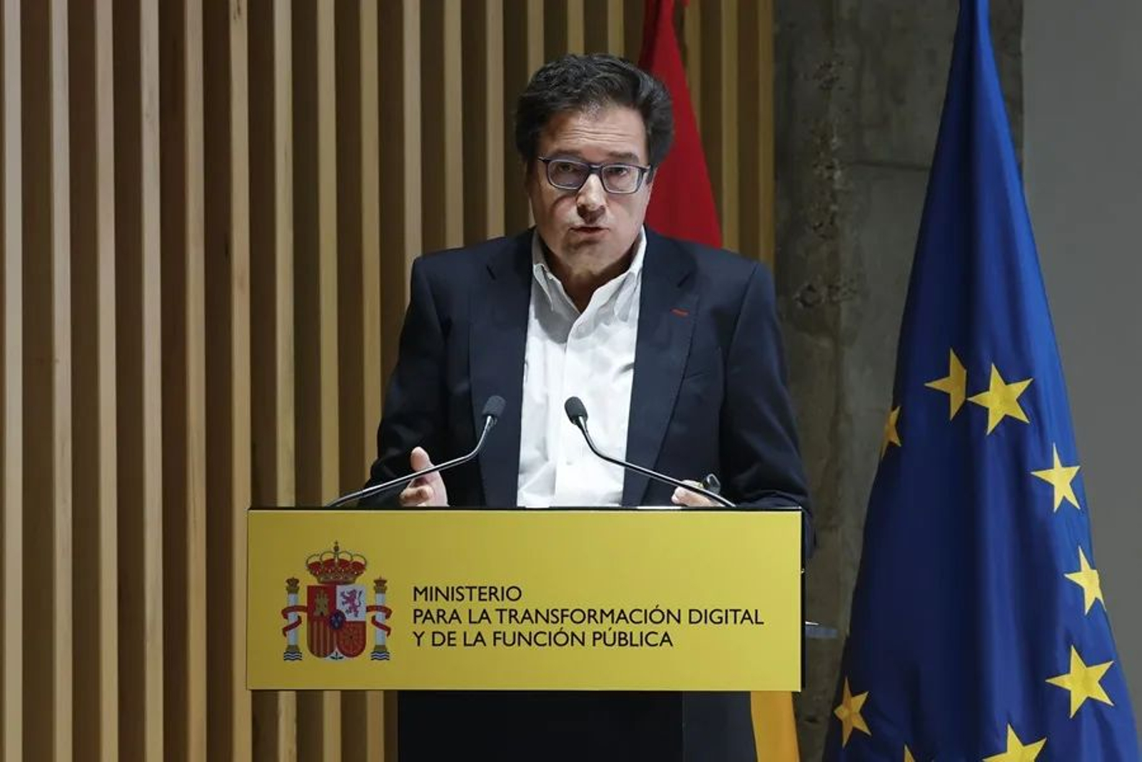 El ministro para la Transformación Digital y de la Función Pública, Óscar López, presenta el último balance del plan contra las estafas telefónicas y por SMS, cuyas primeras medidas entraron en vigor en marzo