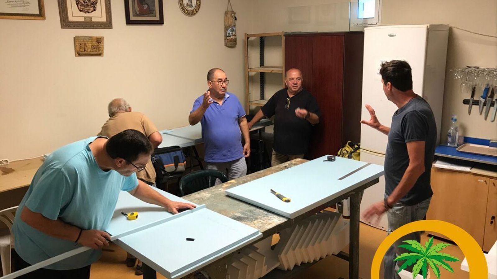 Inmersos en los preparativos previos a la  campaña de Navidad.