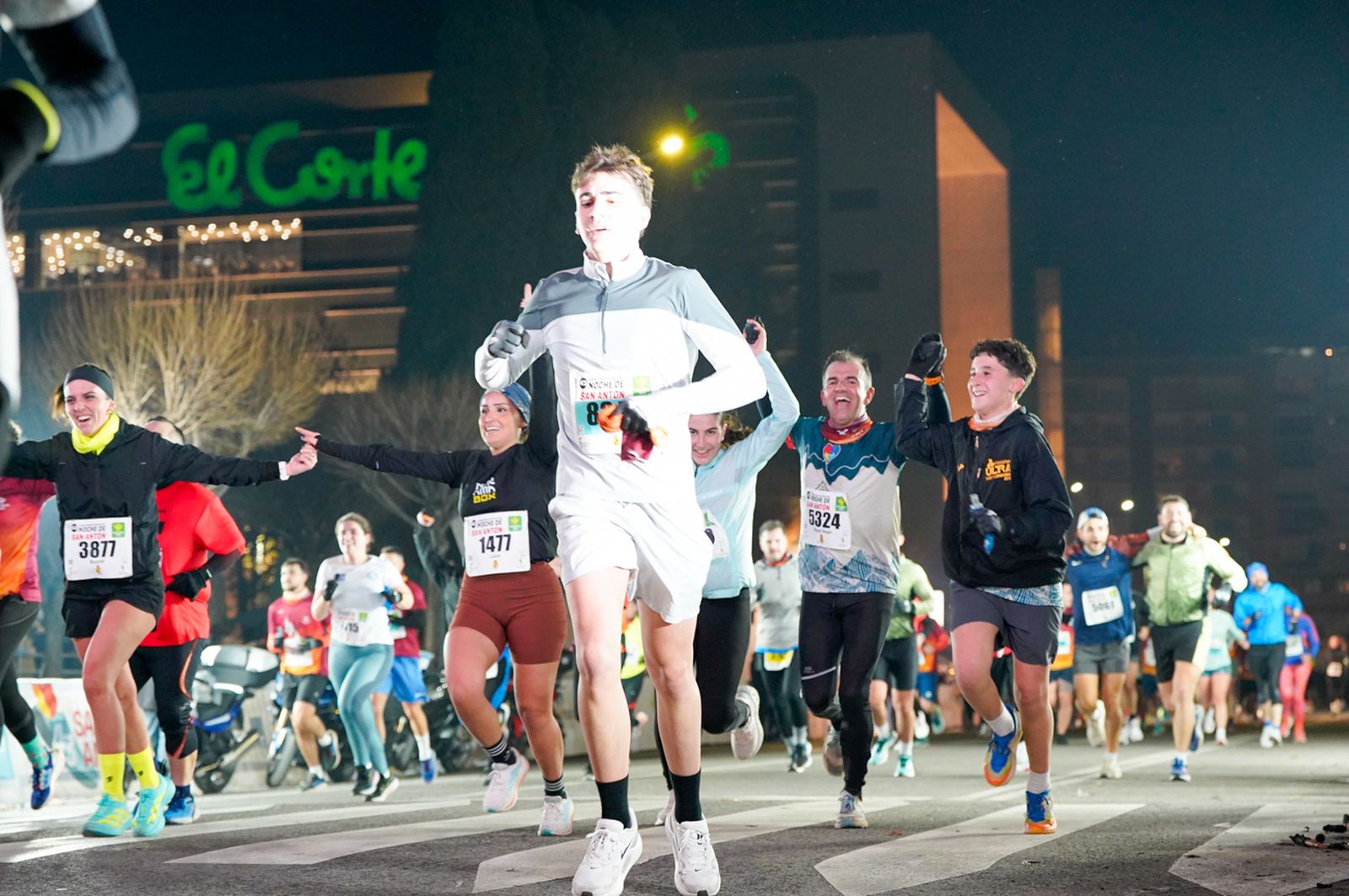 En imágenes: búscate en tu llegada a meta de la Carrera de San Antón 2026 (16)