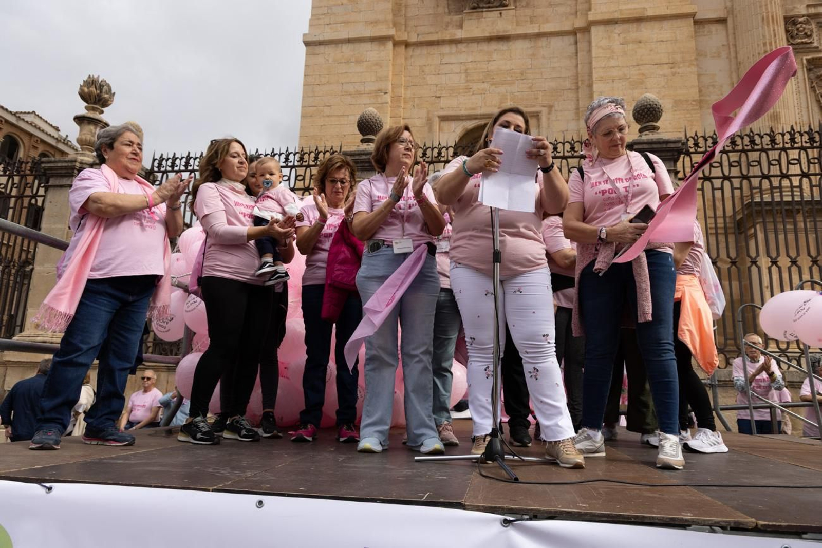 Jaén se viste de rosa con una marcha reivindicativa contra el cáncer de mama