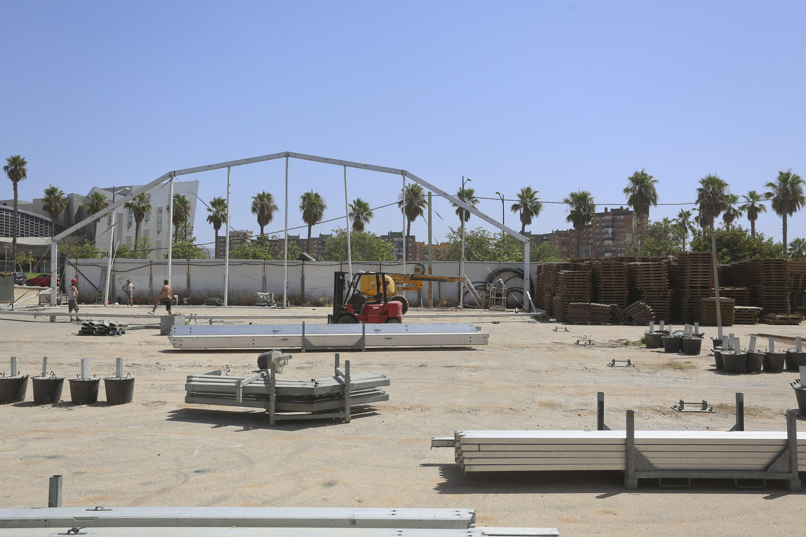 Cuenta atrás para la Feria de Málaga en el Real (fotos)