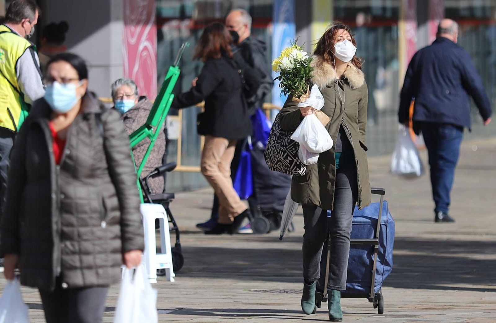 La Policía Local realizó controles en el Mercado del Carmen durante la mañana del sábado