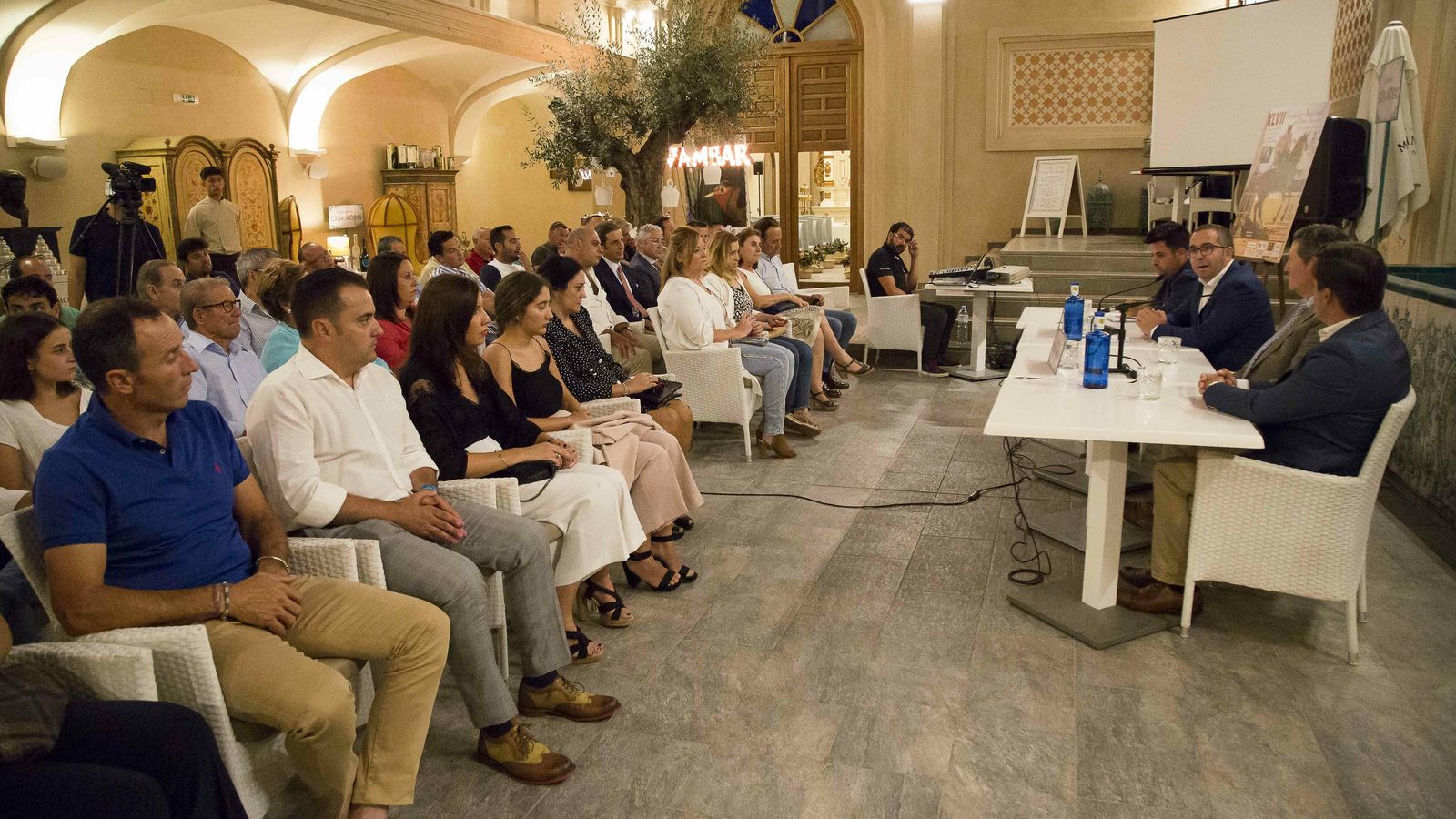 El concurso de doma vaquera será en en homenaje al palaciego Antonio Garamendi Márquez, Antonio León, cinco veces campeón de España de enganches y fallecido recientemente.