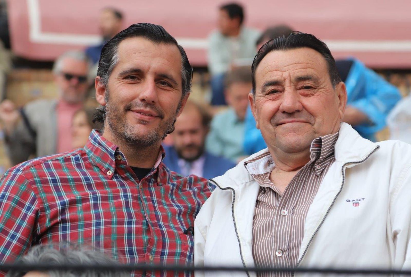 Famosos y autoridades en la Maestranza el martes de Feria de Abril