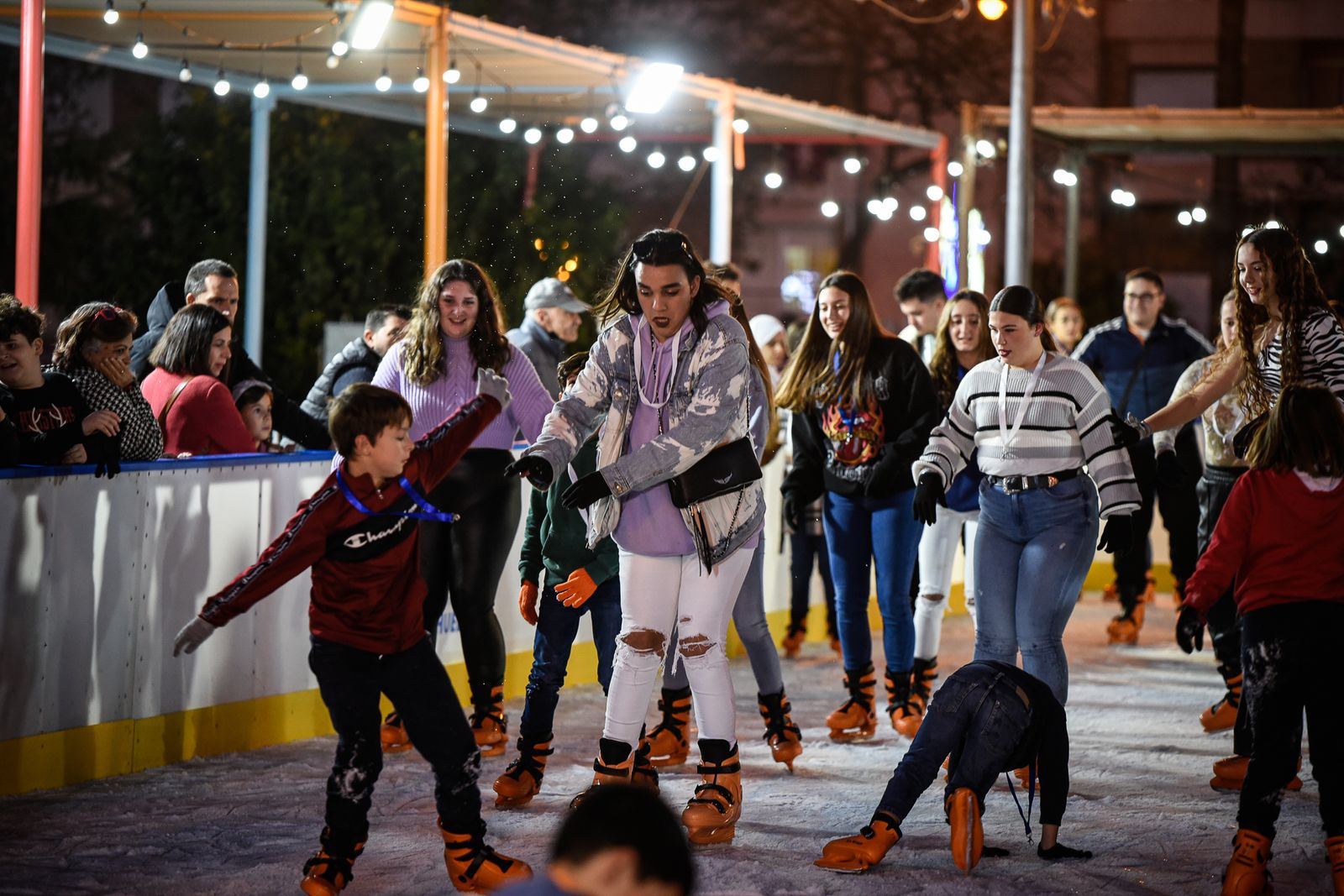 La pista de patinaje sobre hielo en Isla chica, en imágenes