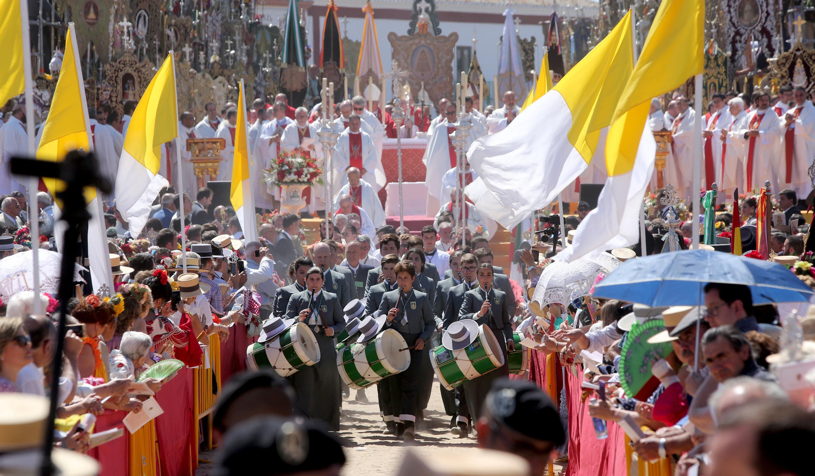 Imágenes de la misa de Pentecostés de la Romería del Rocío 2019