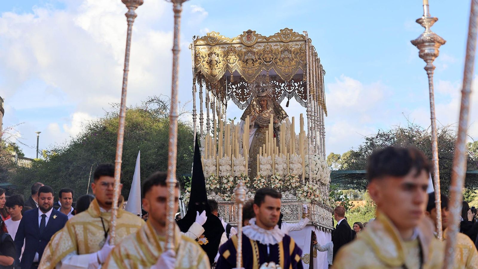 Ntra. Sra de la Paz en procesión