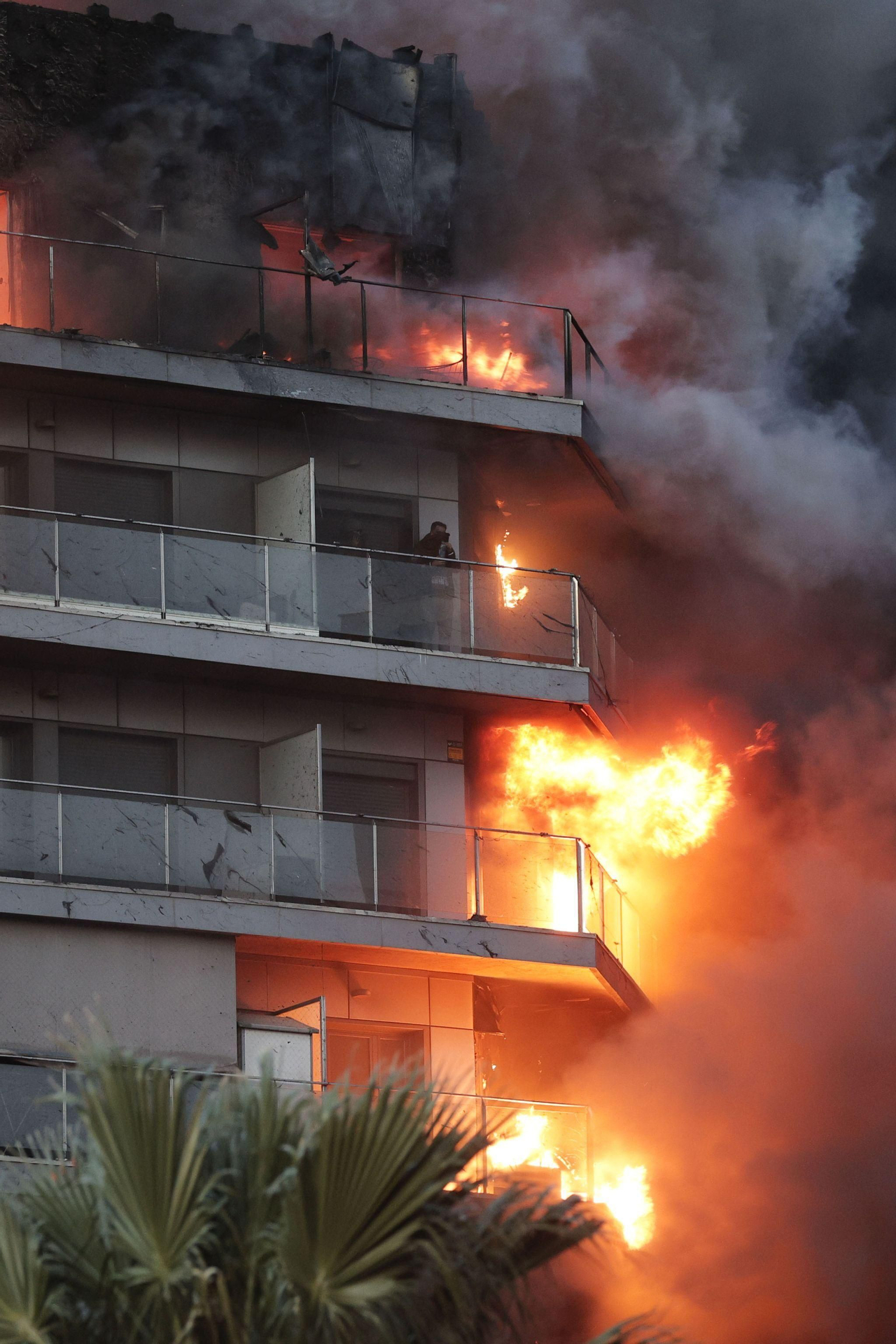 El incendio del edificio en Valencia, en imágenes El incendio del edificio en Valencia, en imágenes