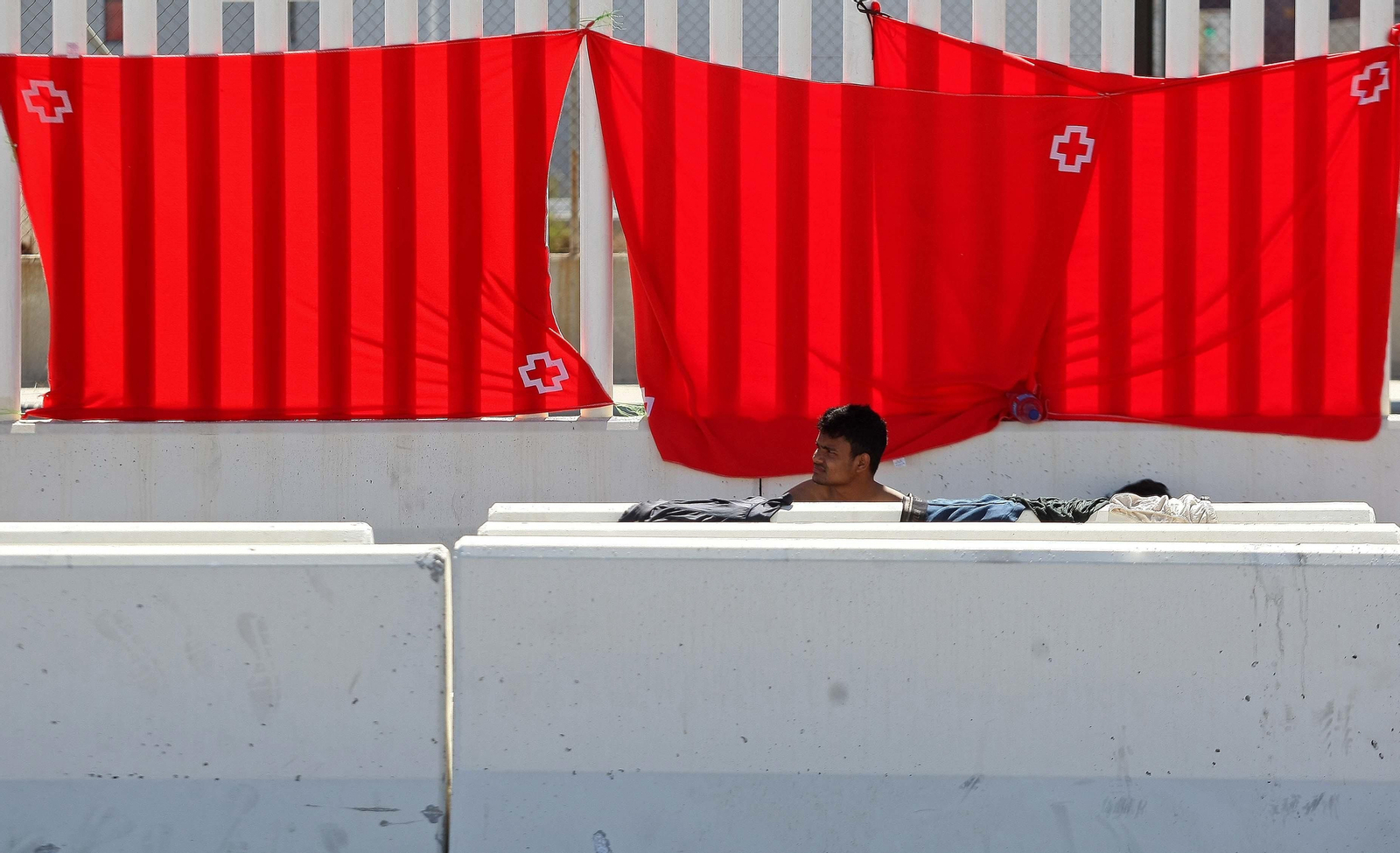 Cientos de migrantes esperan destino acogidos en el Campo de Gibraltar