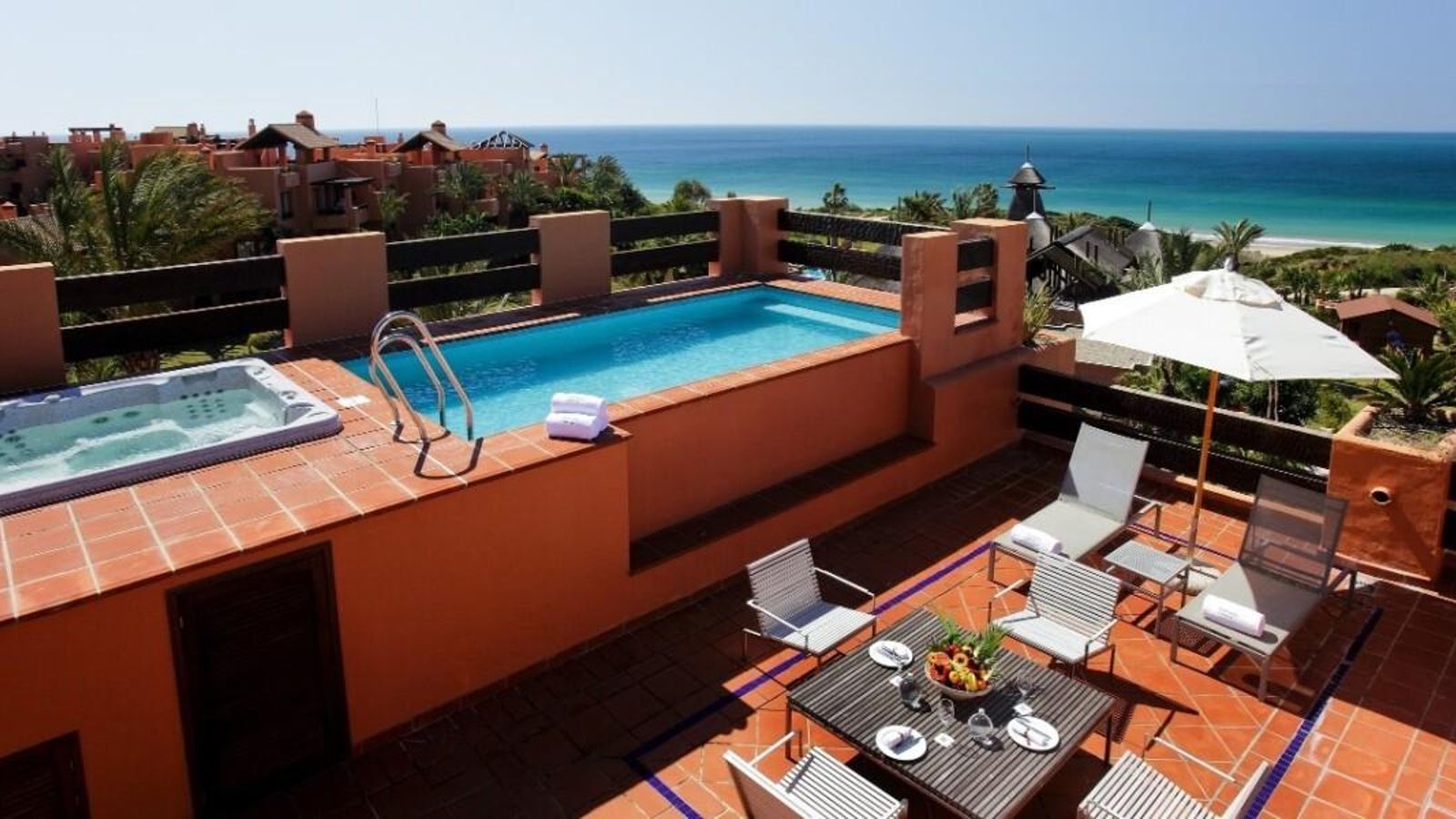 Terraza de la suit presidencial del hotel Royal Hideaway.