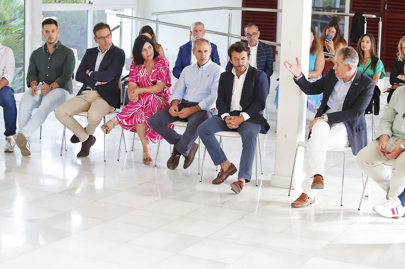 Imágenes del debate de "La Noche de los Frutos Rojos"