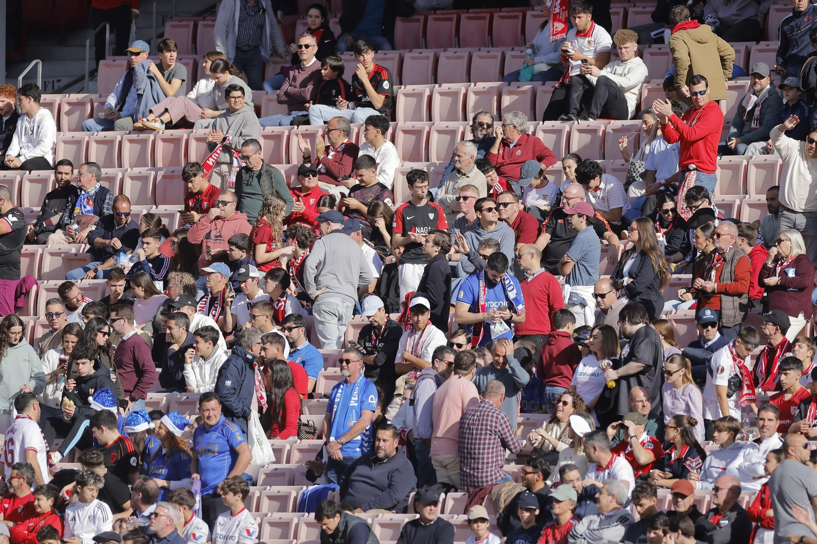 Búscate en las fotos del Sevilla - Oviedo