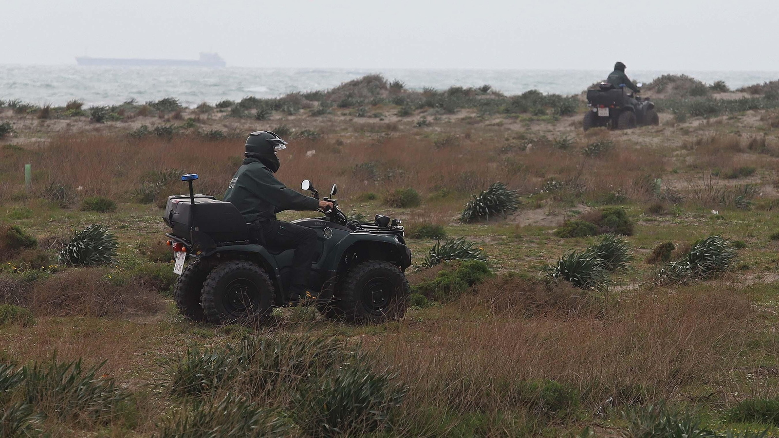 Busqueda de fardos de hachís en La Línea