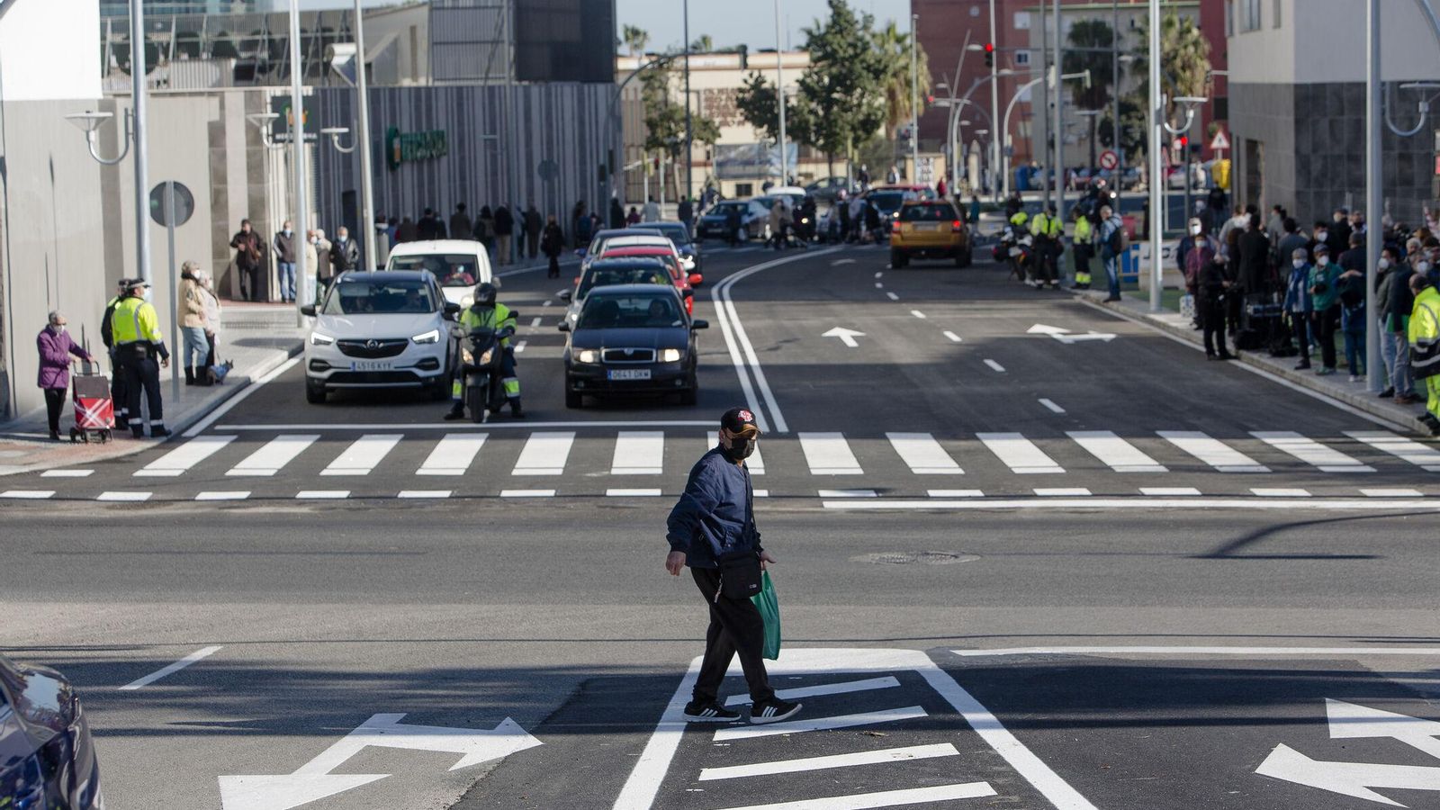 La avenida ya terminada tras urbanizarse el tramo de Cooperativa.