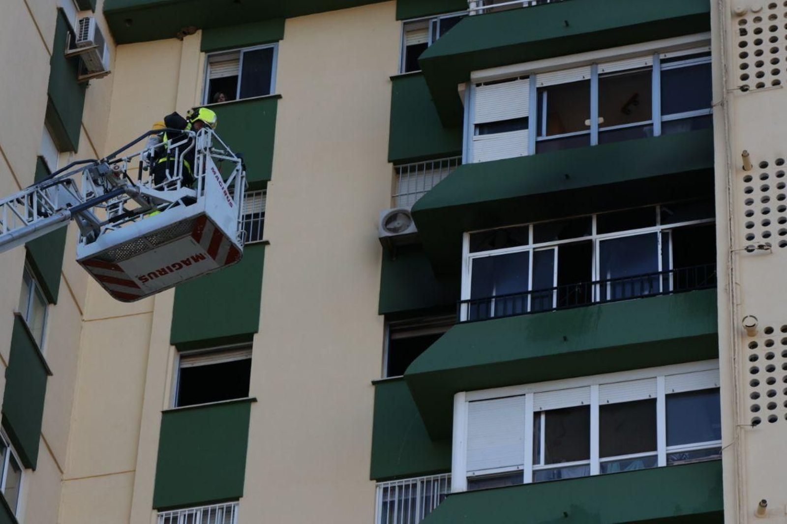 Incendio en un décimo piso del Parque Atlántico