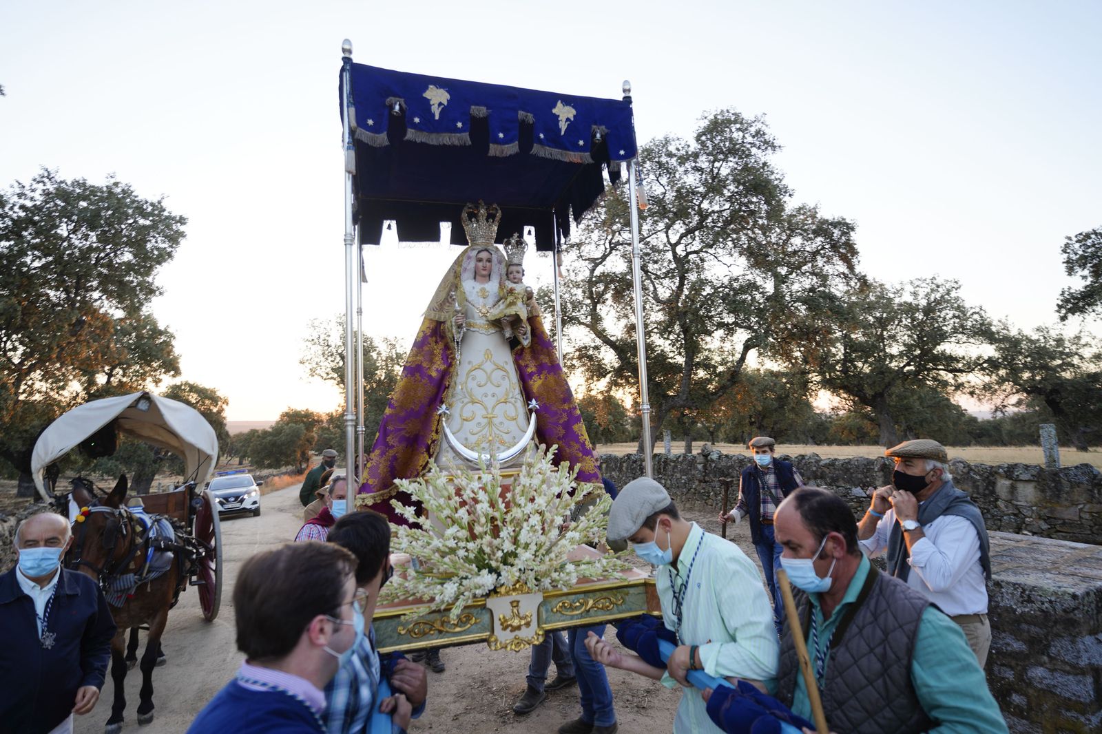 Las fotografías del traslado de la Virgen de Luna al santuario de La Jara