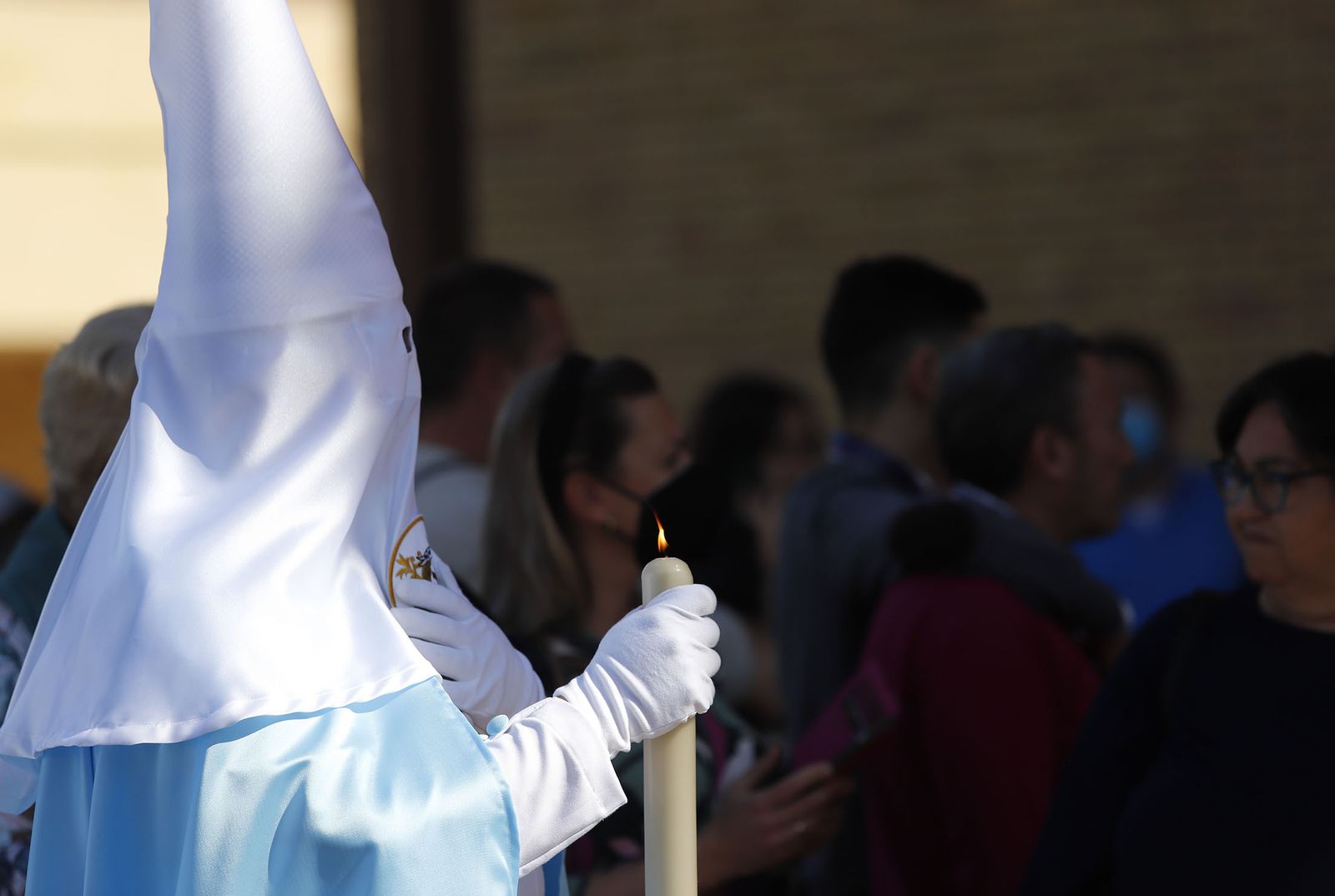 El Resucitado procesiona por el barrio de la Hispanidad de Huelva