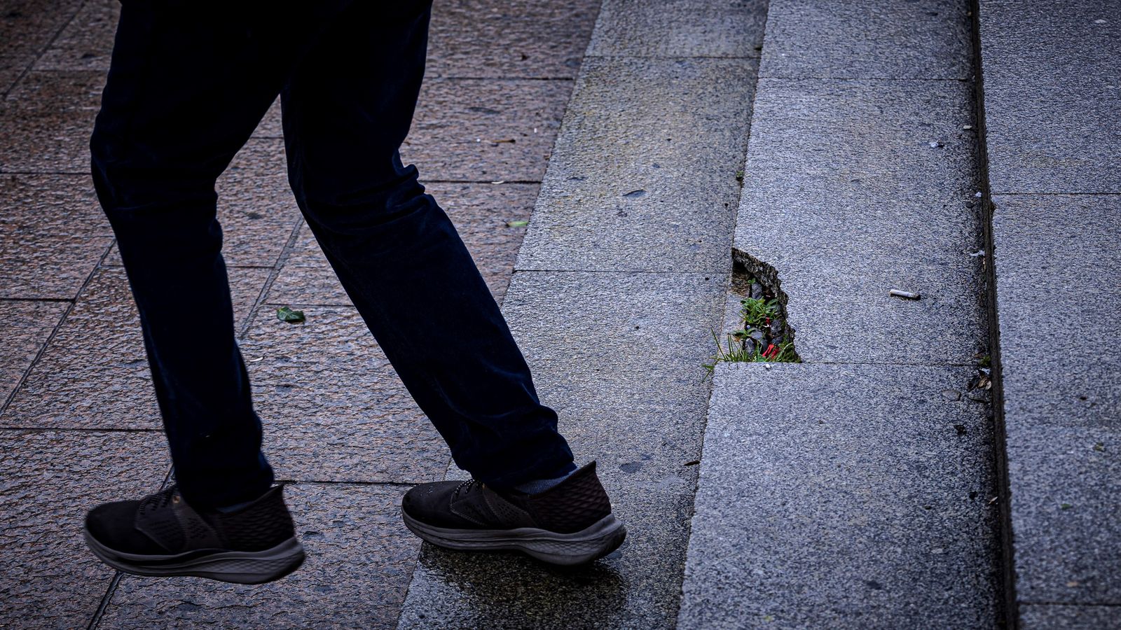 El deterioro de la plaza de la Iglesia en San Fernando, en imágenes