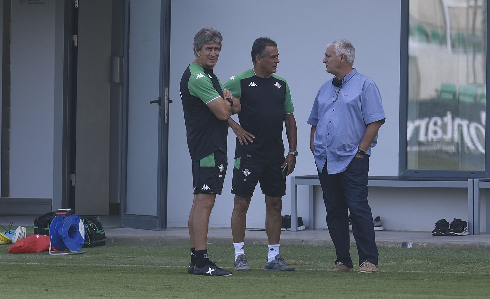 Antonio Cordón junto a Pellegrini y Alexis.