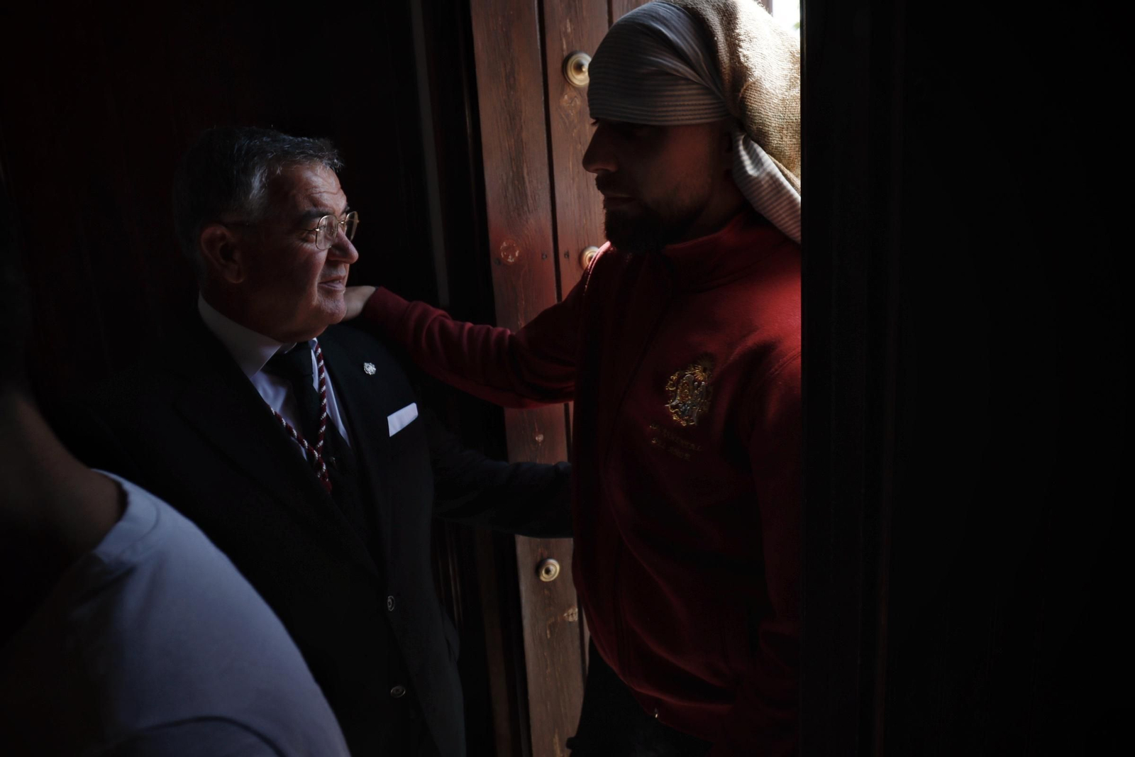 Imágenes de la salida del Amor en la Semana Santa de Chiclana 2025