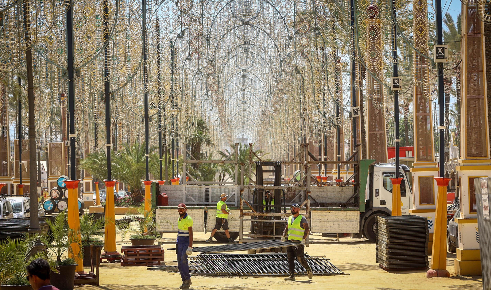 Desmontaje de las casetas de la feria de Jerez 2023