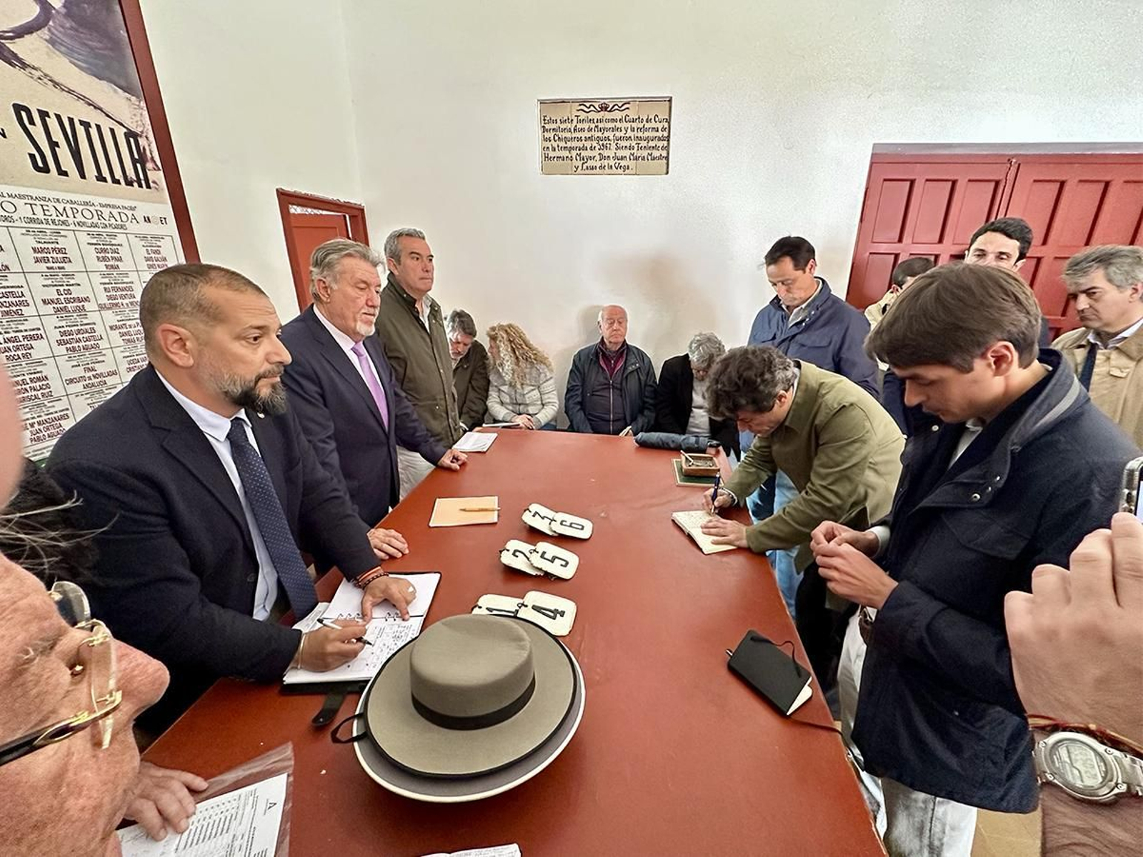 Los toros de Núñez del Cuvillo han sido sorteados por las cuadrillas en presencia del presidente Fernández Rey.