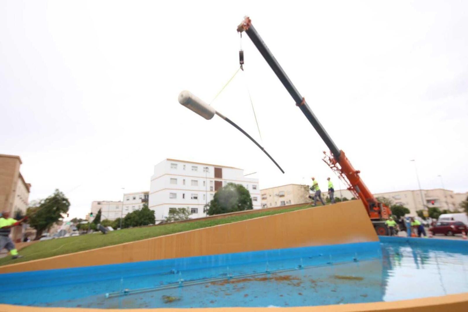 Retiran la venencia gigante de Jerez, dañada por la borrasca 'Bernard'