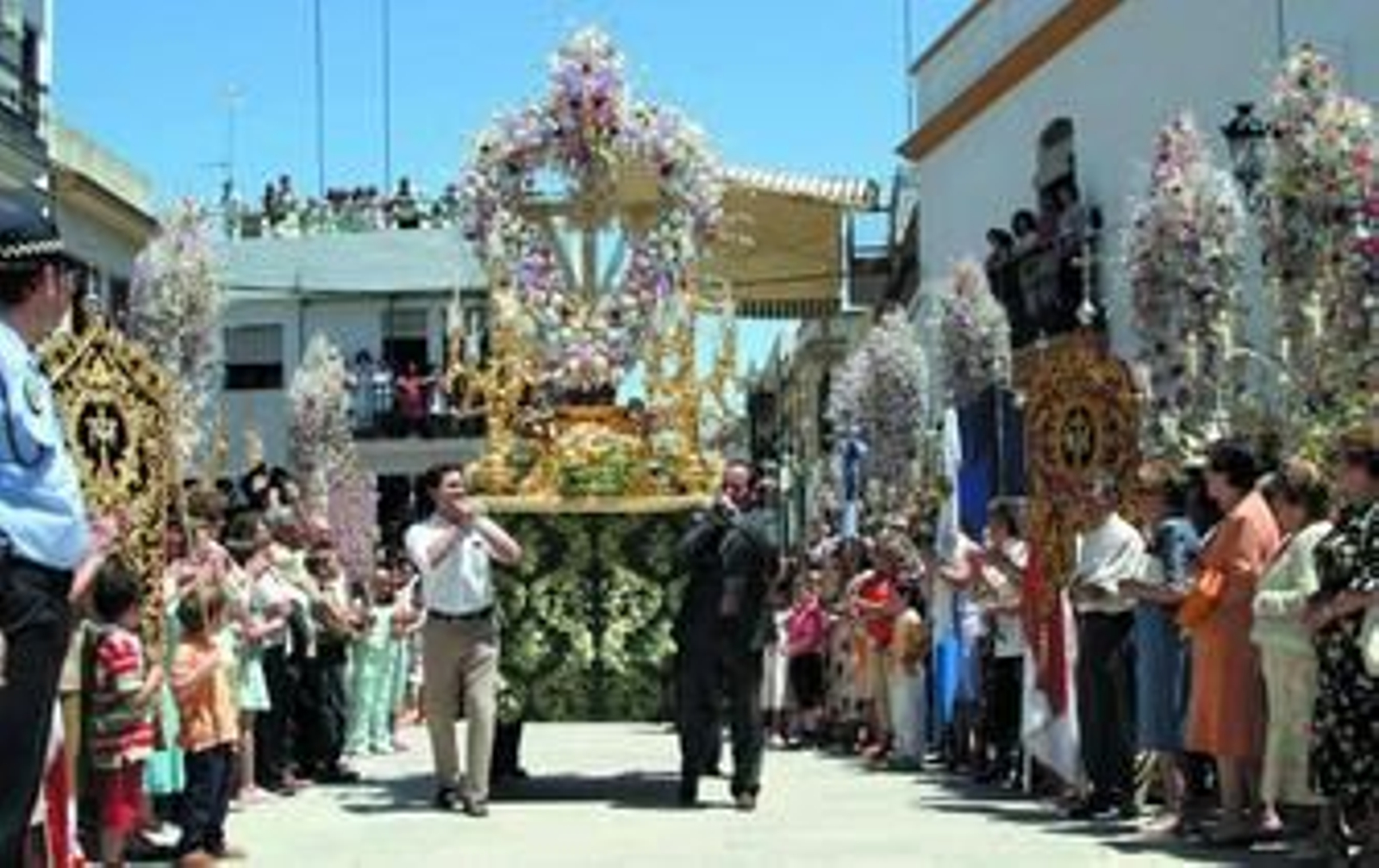Las cruces de Bonares, una de las más significativas del Condado onubense, se desarrollan durante este fin de semana.