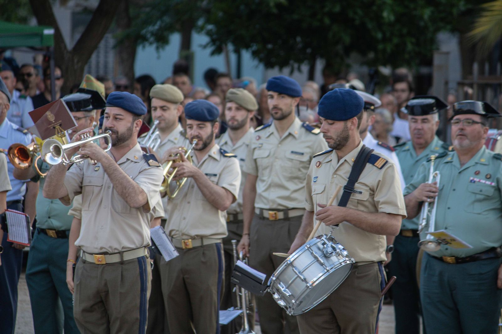 Las bandas de música se lucen antes del Día de las Fuerzas Armadas en Granada