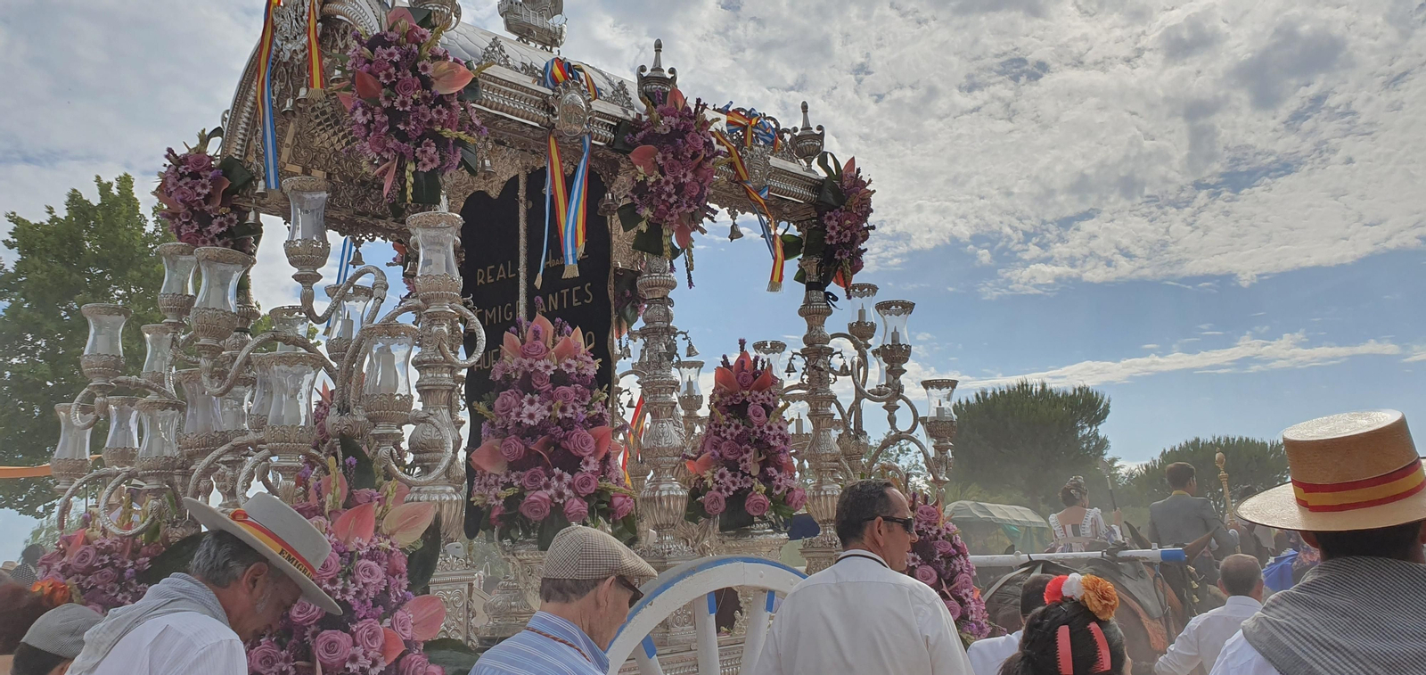 Imágenes de la presentación de Emigrantes en la Romería del Rocío 2019