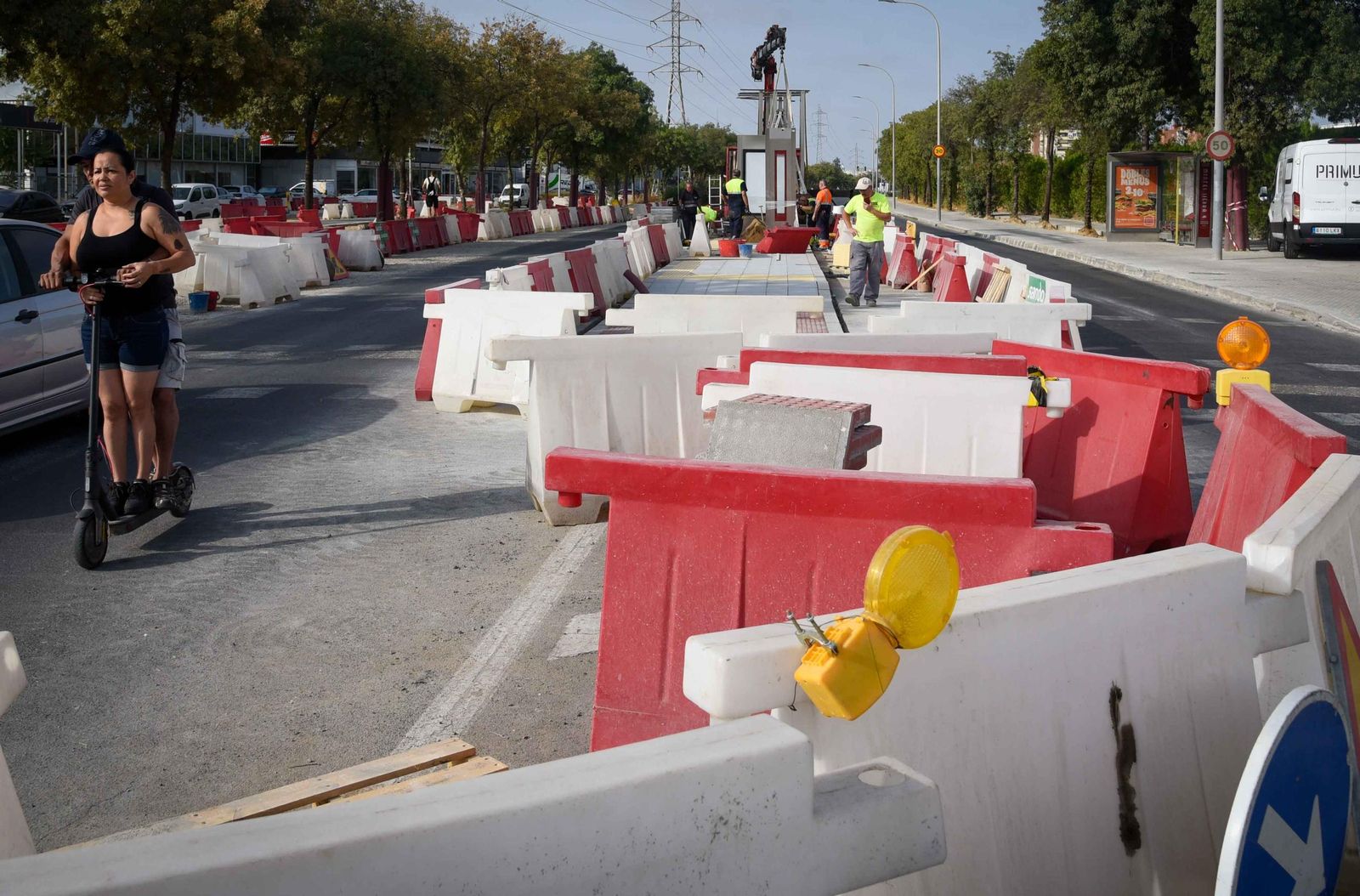 Fotografías de las obras en Sevilla Este por el tranvibús