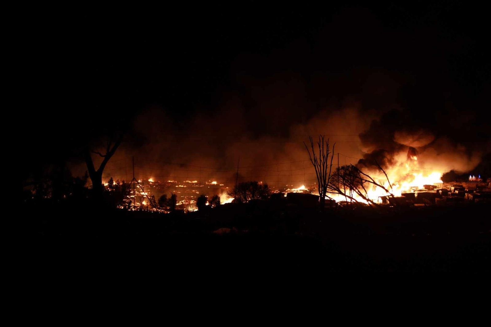 Imágenes del incendio en infraviviendas de Palos de la Frontera.