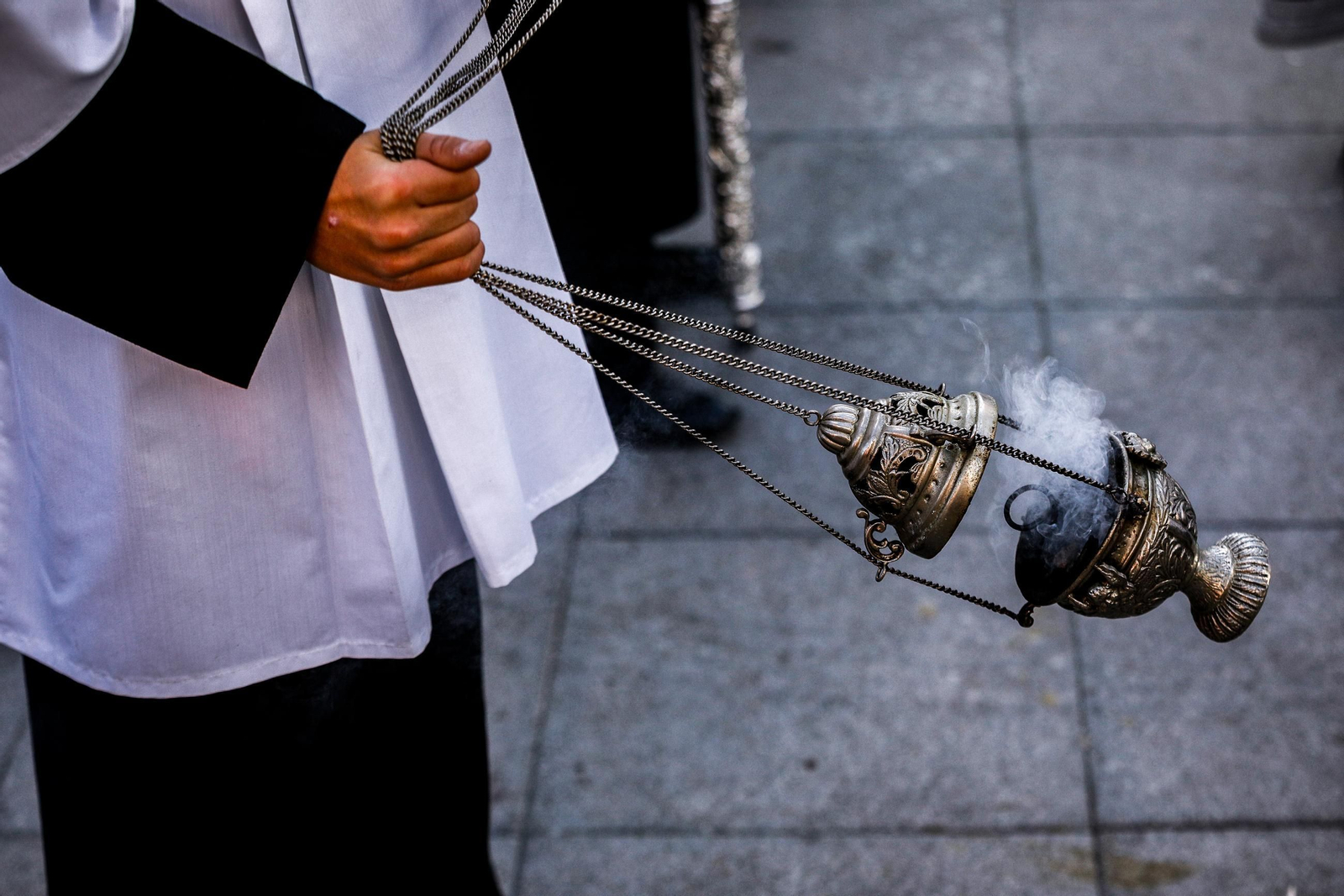 Imágenes de la salida de Desamparados en la Semana Santa de San Fernando 2025